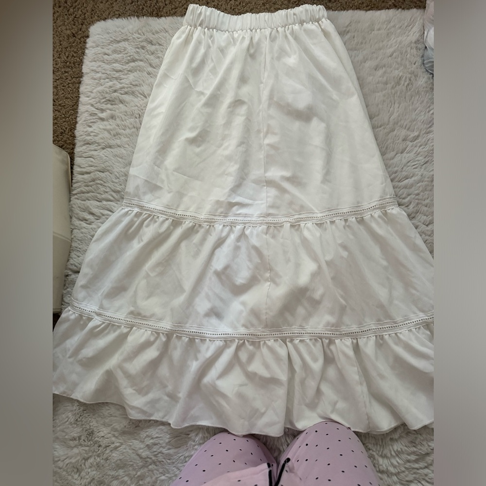 White SHEIN skirt brand new never worn- Size M/6